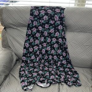 Chic Floral Maxi Skirt in Black and Purple